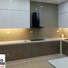 Kính ốp bếp màu be đẹp