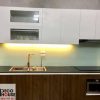Kính ốp bếp màu kem sữa
