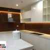 Kính ốp bếp màu nâu