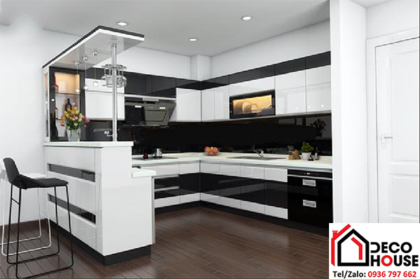 Sự kết hợp hài hoà giữa 2 tông màu đen và trắng khiến mẫu kính bếp đẹp hơn