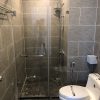 Phòng tắm kính cửa mở