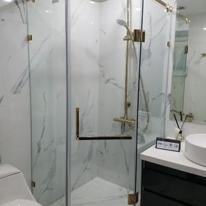 Lắp vách kính nhà tắm phụ kiện mạ vàng