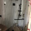 Vách kính phòng tắm phụ kiện màu đen