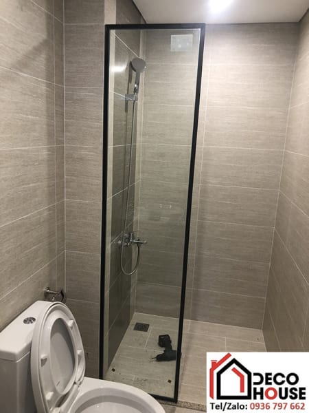 Vách ngăn kính phòng tắm nhỏ màu đen