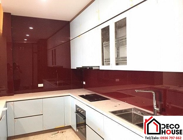 Kính bếp màu đỏ đẹp