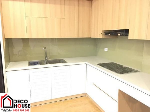 kính ốp tường bếp màu be
