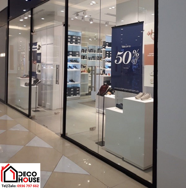 Cửa kính cho shop thời trang tại Hà Nội