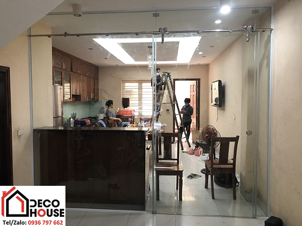 Cửa kính cường lực lùa ngăn phòng bếp