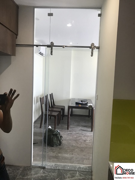 Cửa kính cường lực phòng bếp
