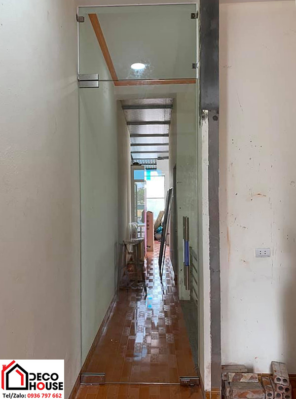 Cửa thủy lực 1 cánh ngăn phòng bếp