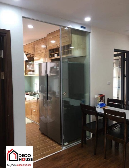 Mẫu cửa kính lùa ngăn phòng bếp tại Đống Đa