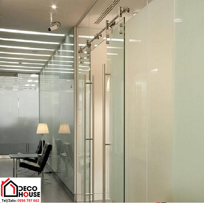 Cửa kính cường lực lùa phi 25 cho văn phòng