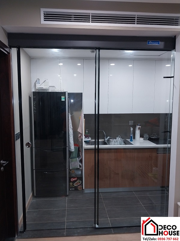 Cửa kính cường lực lùa ray treo