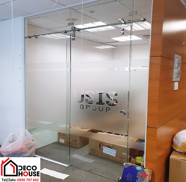 Cửa kính lùa 1 cánh ray tròn inox phi 25