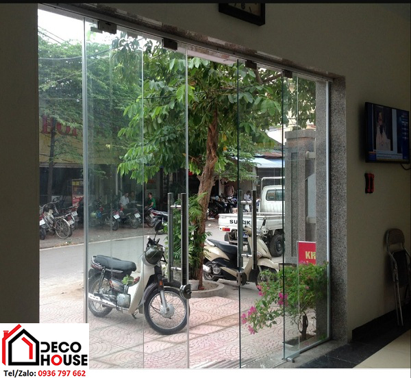 Cửa kính lùa ray nhôm 2 cánh cửa hàng