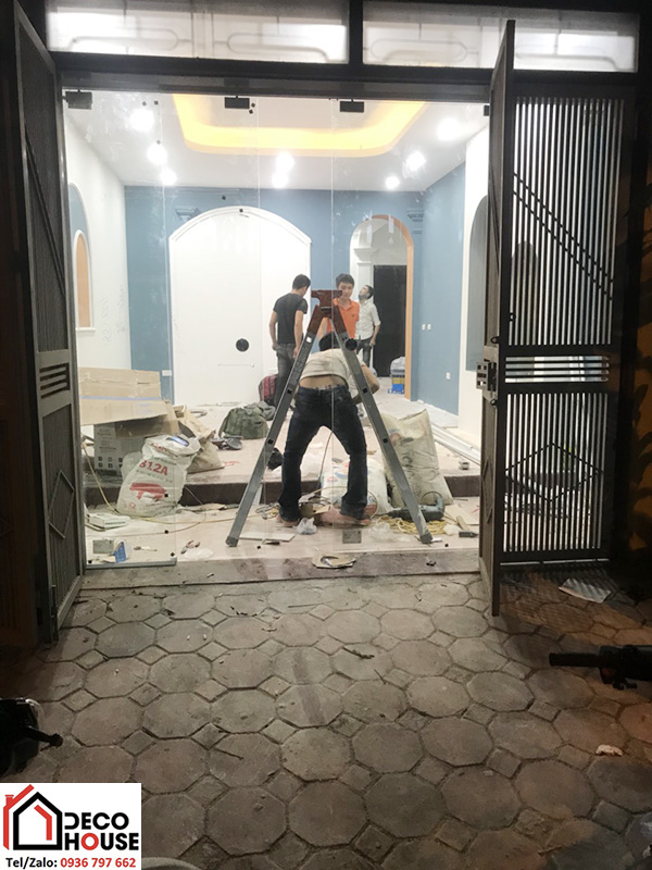 Cửa kính trượt treo ray nhôm