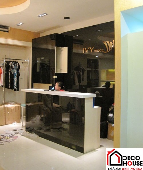 Kính màu đen ốp tường trang trí
