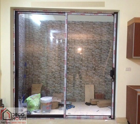 Cửa đi nhôm Xingfa mở trượt phòng tắm