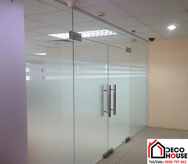 Cửa kính cường lực bản lề sàn 2 cánh văn phòng