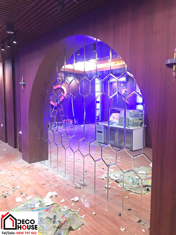 Gương trang trí quán karaoke