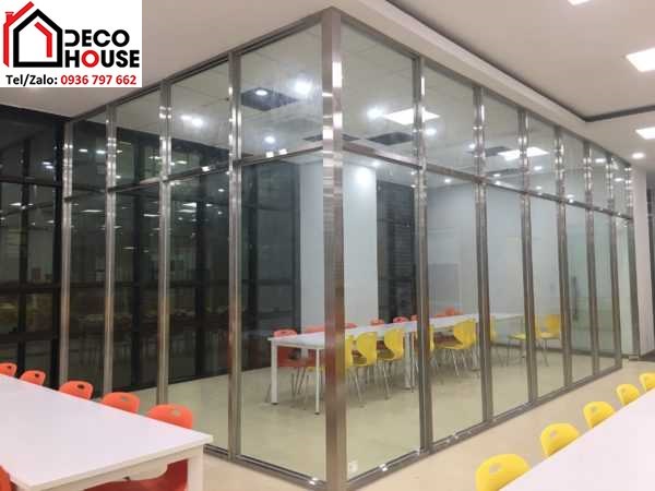 Vách ngăn kính cường lực khung inox sang trọng hiện đại