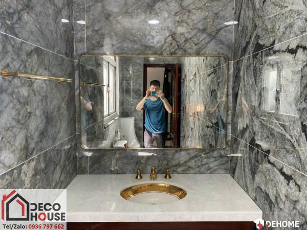 Thi công gương soi nhà vệ sinh